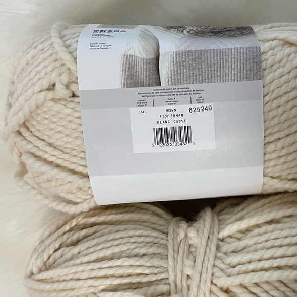 Lion Brand Wool-Ease Solid Fisherman Cream Ivory - Picture 3 of 7